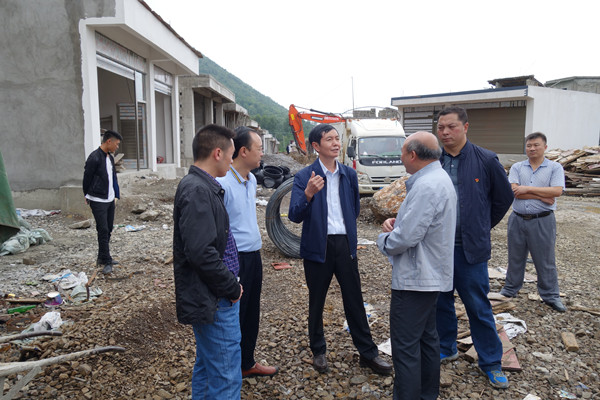 20180709莲峰镇和平村调研 (2)_副本.jpg 20180709莲峰镇和平村调研 (2)_副本.jpg