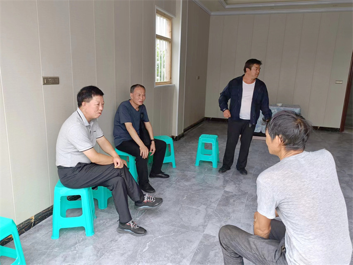 2张华昆主任在林口乡木黑村入户走访调研1.jpg 2张华昆主任在林口乡木黑村入户走访调研1.jpg