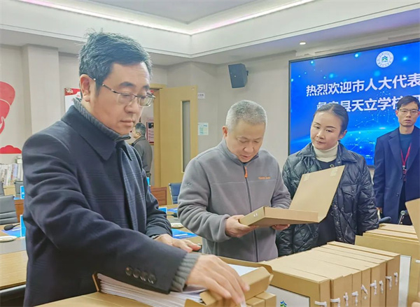 郭晓东2.jpg 郭晓东2.jpg