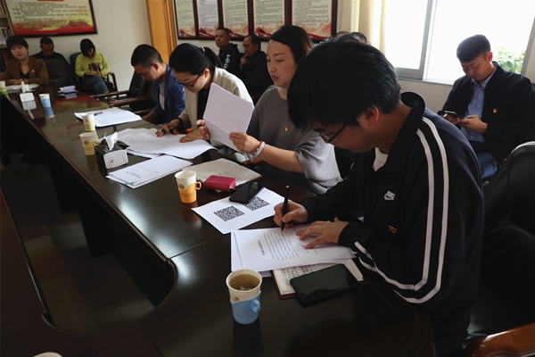 C:\Users\Lenovo\Desktop\党员大会\1\IMG_1300_副本.jpg